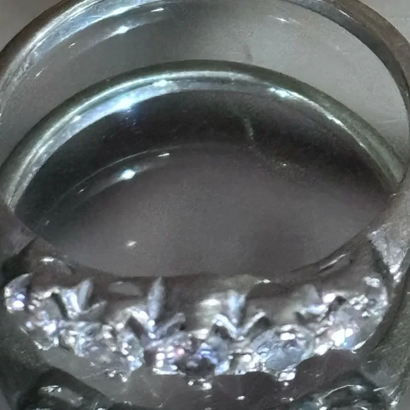 14k gold and natural diamond band - Picture 3 of 7